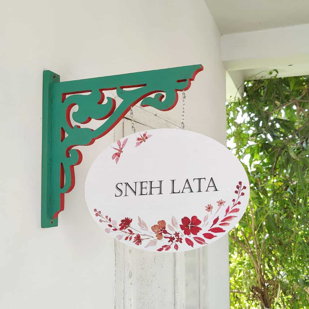 Handpainted Hanging Name plate - Green Oval White Red Flowers - rangreli